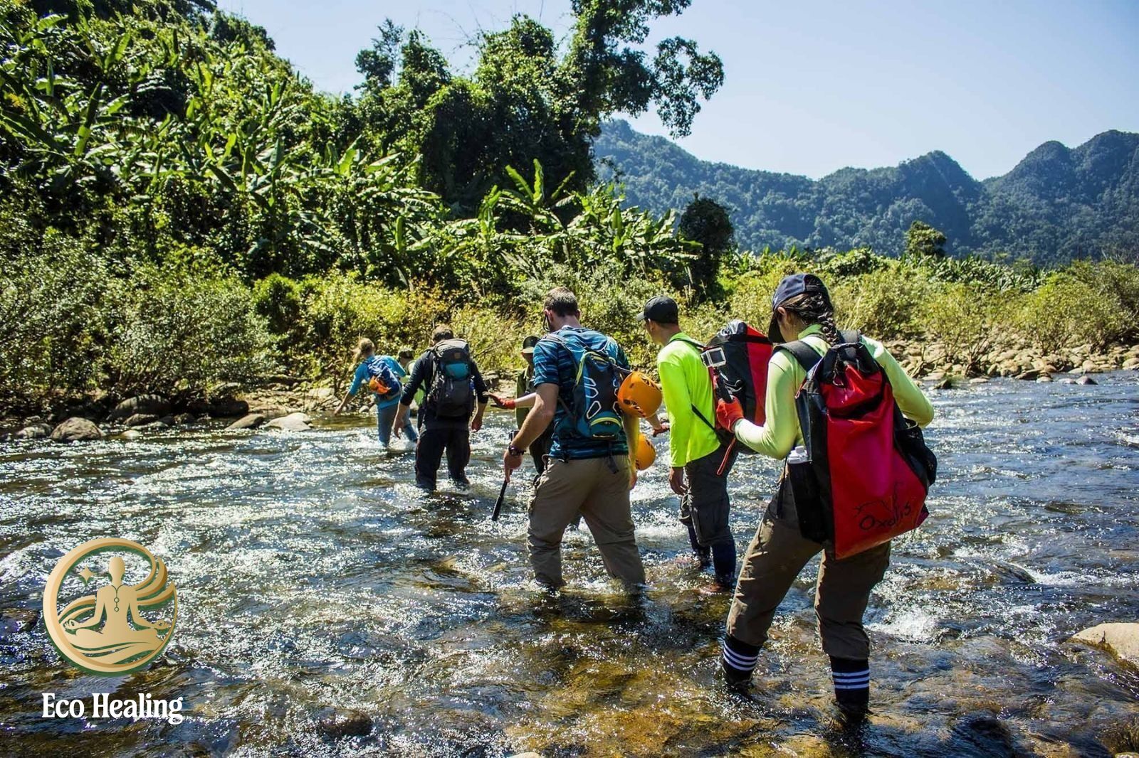 Đi Trekking cần chuẩn bị gì? Checklist 10 món đồ "bất ly thân" của dân chuyên.