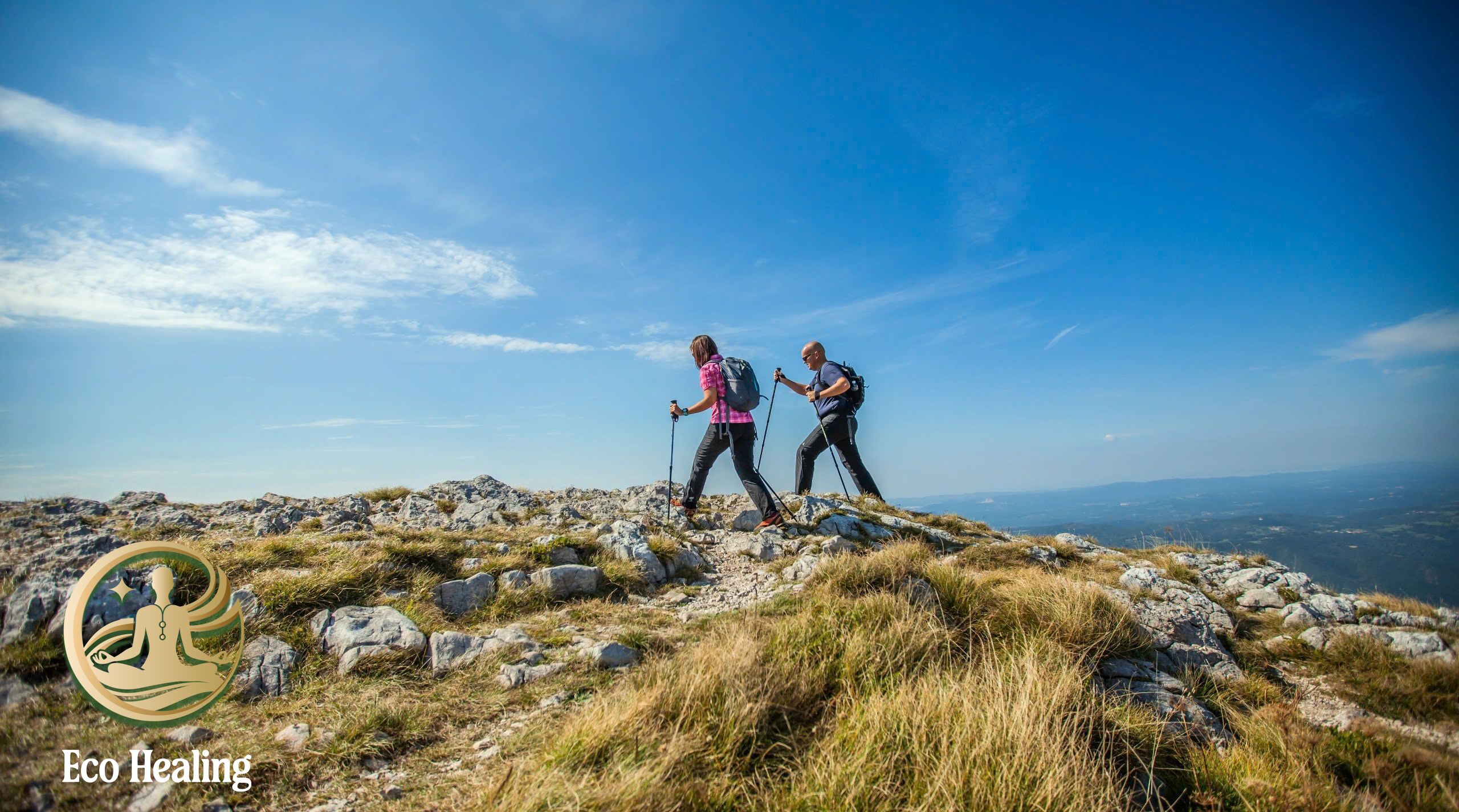 Đi Trekking cần chuẩn bị gì? Checklist 10 món đồ "bất ly thân" của dân chuyên.