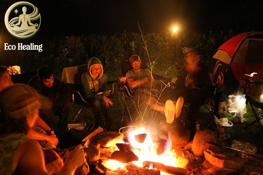 Mẹo ngủ ngon khi cắm trại: Chống lạnh và chống ẩm hiệu quả.